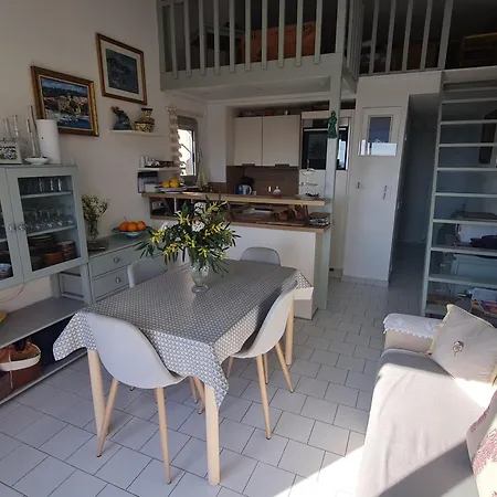 Appartement 3 Pieces Avec Balcon Et Acces A - Fr-1-780-55 Sainte-Maxime