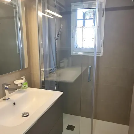 3 Pièces Avec Balcon Et Accès à - Fr-1-780-55 Appartement *