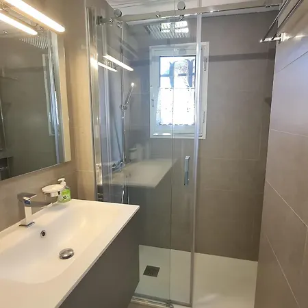 3 Pièces Avec Balcon Et Accès à - Fr-1-780-55 *