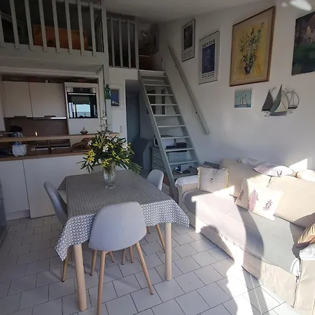 3 Pièces Avec Balcon Et Accès à - Fr-1-780-55 * Sainte-Maxime