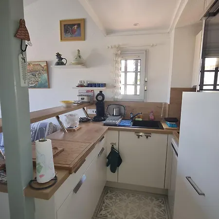 Appartement 3 Pièces Avec Balcon Et Accès à - Fr-1-780-55 Sainte-Maxime