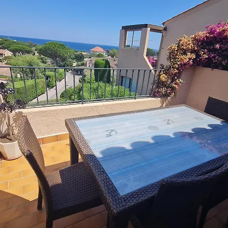3 Pièces Avec Balcon Et Accès à - Fr-1-780-55 * Sainte-Maxime