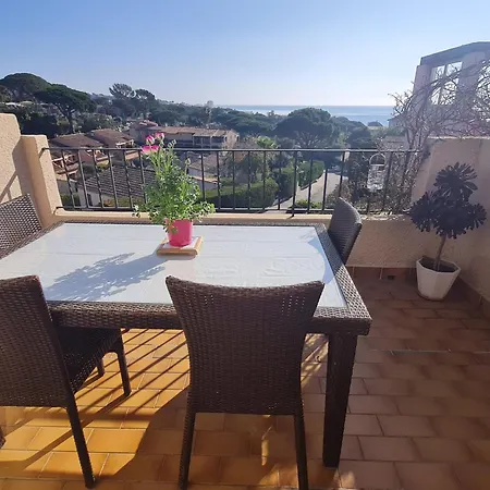 3 Pièces Avec Balcon Et Accès à - Fr-1-780-55 Appartement Sainte-Maxime