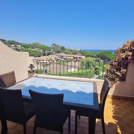 3 Pièces Avec Balcon Et Accès à - Fr-1-780-55 Appartement Sainte-Maxime